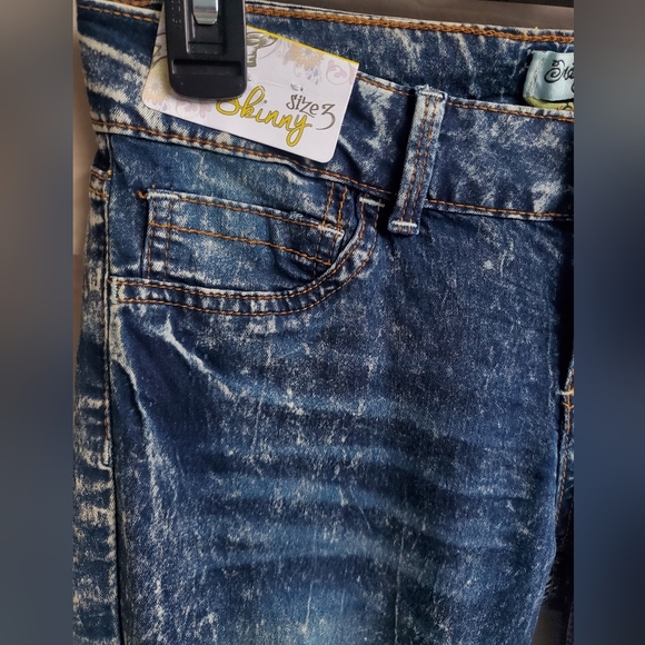 Indigo Rein Soft Stretch Acid Wash Skinny Jean Jeggings - Picture 4 of 10